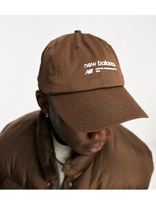 New Balance - Cappellino marrone con logo lineare
