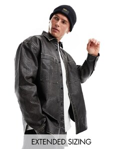ASOS DESIGN - Camicia oversize in pelle sintetica anni '90 marrone grigio slavato con spacco sul fondo