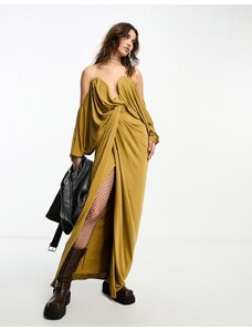 ASOS EDITION - Vestito lungo a maniche lunghe con scollo molto profondo e drappeggi color ocra-Marrone
