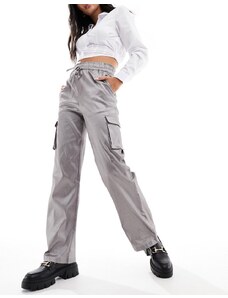 Pieces - Pantaloni cargo con fondo ampio in raso grigio metallizzato