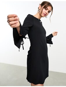Monki - Vestito corto a maniche lunghe nero con scollo a barchetta e maniche svasate