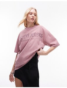 Topshop - T-shirt oversize rosa polvere con grafica "Archive Works"