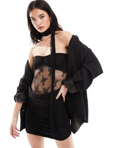 ASOS DESIGN - Vestito corto nero a fascia con top in pizzo trasparente e sciarpa