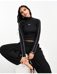 Nike - Streetwear - Maglietta a maniche lunghe nera con collo a lupetto e righe bianche-Nero