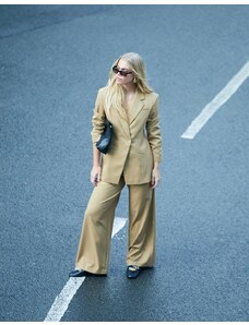 ASOS DESIGN - Pantaloni premium a fondo ampio in misto lana color cammello-Neutro