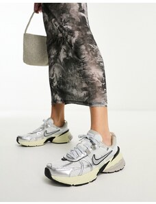Nike - V2K Run - Sneakers unisex bianche e argento-Bianco
