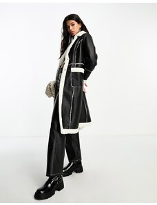 QED London - Cappotto stile aviatore taglio lungo in pelle sintetica nera con finiture in pile borg-Nero