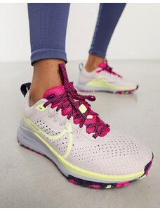 Nike Running - React Pegasus Trail 4 - Sneakers bianco sporco e rosa grintoso-Viola