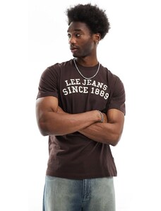 Lee - T-shirt marrone vestibilità comoda con logo ad arco sul davanti
