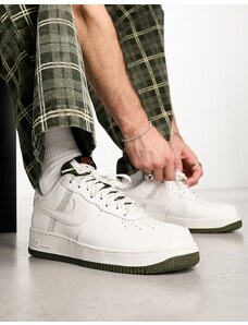 Nike - Air Force 1 '07 - Sneakers scamosciate bianco sporco e kaki