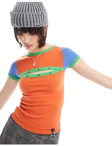 Basic Pleasure Mode - T-shirt ristretta multicolore con cut-out e bottoni a pressione