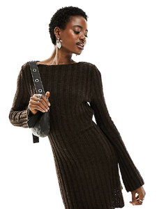 COLLUSION - Vestito corto color cioccolato in maglia testurizzata con scollo a barchetta-Marrone