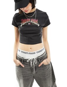 Tommy Jeans - T-shirt slim nera slavata corta con logo in stile rock-Nero
