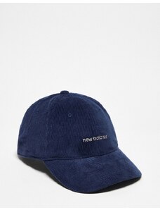 New Balance - Cappellino in tessuto a coste blu navy con logo lineare