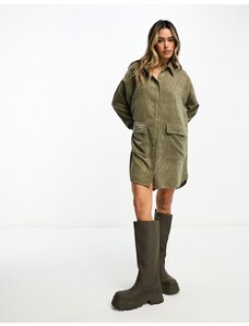 ASOS DESIGN - Vestito camicia corto in velluto a coste verde oliva oversize extra largo con tasche