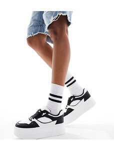 London Rebel Wide Fit - Sneakers flatform a pannelli bianche e nere a pianta larga-Bianco