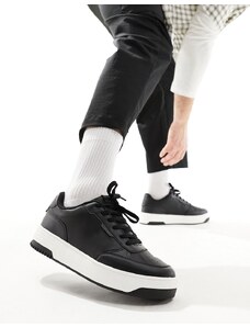 Pull&Bear - Sneakers nere con suola spessa scolpita-Nero