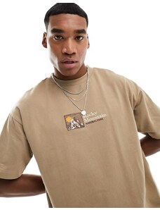 Cotton On - T-shirt color talpa squadrata con stampa "Rocky Mountain"-Marrone