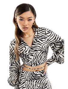 Esclusiva In The Style - Camicia allacciata in vita in raso con stampa zebrata in coordinato-Nero