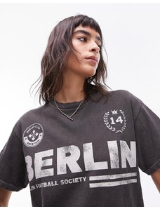Topshop - T-shirt oversize color antracite con grafica sportiva "Berlin"-Grigio