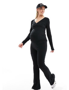 Mama.licious Mamalicious Maternity - Pantaloni neri a zampa con fascia sopra il pancione in jersey in coordinato-Nero