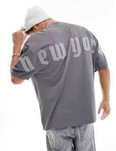 ASOS DESIGN - T-shirt oversize grigia con stampa di città applicata sul retro-Grigio
