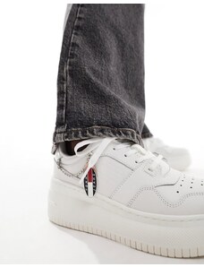 Tommy Jeans - Sneakers rétro stile basket écru con suola flatform e ciondoli-Bianco