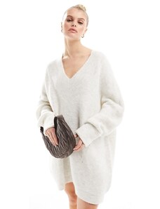 Miss Selfridge - Vestito corto in maglia color crema extra largo con scollo a V-Bianco