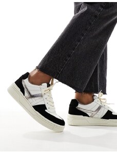 AllSaints - Vix - Sneakers in camoscio nere/bianche-Bianco