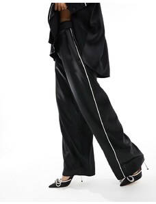 ASOS DESIGN - Pantaloni del pigiama in raso nero con profili a contrasto in coordinato