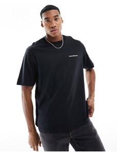 Abercrombie & Fitch - T-shirt nera con logo micro sul davanti-Nero