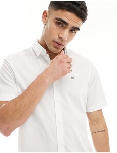 Calvin Klein - Camicia vestibilità classica a maniche corte elasticizzata in popeline bianco