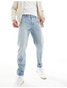 ASOS DESIGN - Jeans classici rigidi blu medio con pieghe e risvolto