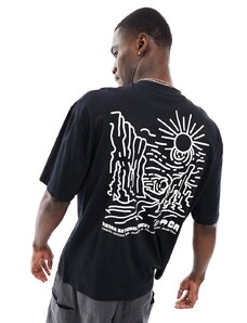 ASOS DESIGN - T-shirt oversize nera con stampa di paesaggio sulla schiena-Nero