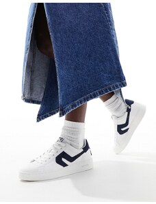 Levi's - Swift - Sneakers in pelle bianche con dettagli scamosciati blu navy e logo-Bianco