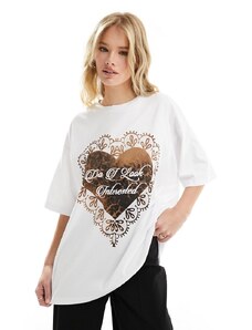 ASOS DESIGN - T-shirt oversize bianca con scritta leopardata stile centrino-Rosa
