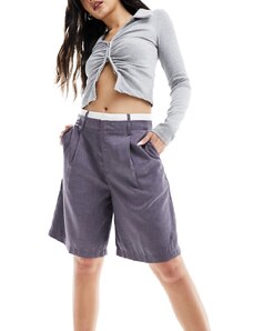 Bershka - Pantaloncini sartoriali taglio lungo con fascia in vita stile boxer color grigio in coordinato