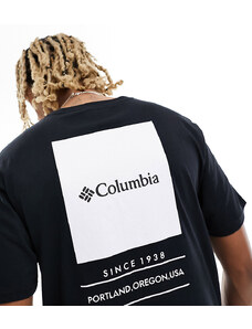 Columbia - Barton Springs - T-shirt nera con stampa sul retro - In esclusiva per ASOS-Nero