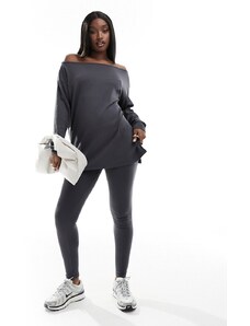 In The Style - Completo grigio antracite con T-shirt a maniche lunghe e spalle scoperte e leggings