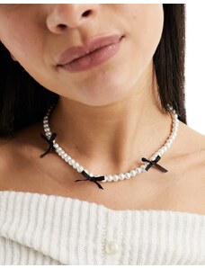 ASOS DESIGN - Collana con perle sintetiche e fiocchi neri-Bianco