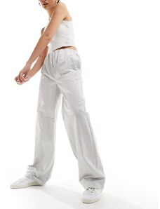 Calvin Klein Jeans - Pantaloni morbidi stile paracadutista in tessuto stropicciato bianchi-Grigio