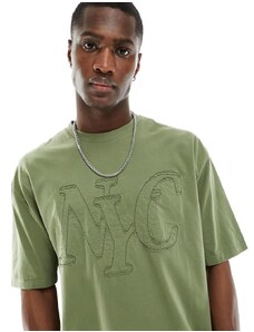 ASOS DESIGN - T-shirt oversize kaki con stampa applicata davanti effetto consumato-Verde