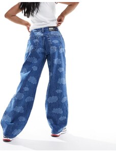 Dr Denim - Hill - Jeans dritti comodi ampi a vita alta lavaggio medio con motivo rétro al laser stile nuvole-Blu