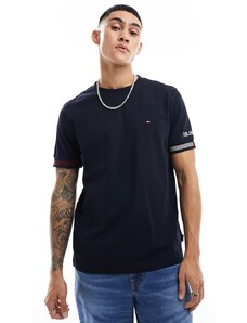 Tommy Hilfiger - T-shirt blu navy con bandierina sui polsini