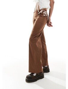 Reclaimed Vintage - Pantaloni a zampa marroni con fiocchi rosa e nastri-Marrone