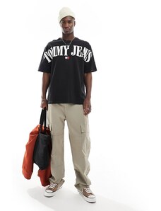 Tommy Jeans - T-shirt oversize nera con etichetta del logo-Nero