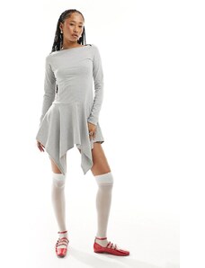 COLLUSION - Vestito corto con scollo a barchetta e fondo a fazzoletto color grigio mélange