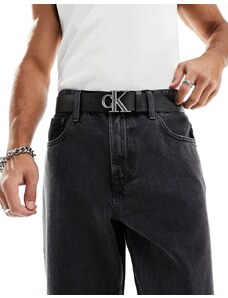 Calvin Klein Jeans - Cintura in pelle nera da 40 mm con placca rotonda con monogramma-Nero