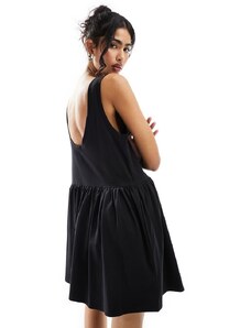 ASOS DESIGN - Vestito grembiule corto nero senza maniche con scollo profondo sulla schiena