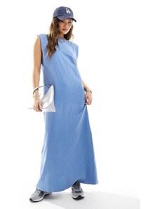 ASOS DESIGN - Vestito lungo girocollo con spalle imbottite lavaggio blu denim